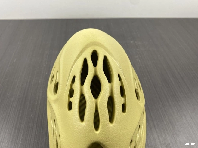 Sulfur Adidas Foam Yeezy RNNR GV6775 1026